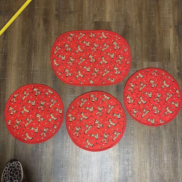 Daisy kingdom Reindeer Rudi Christmas placemats circle rectangle double sided - Picture 2 of 6